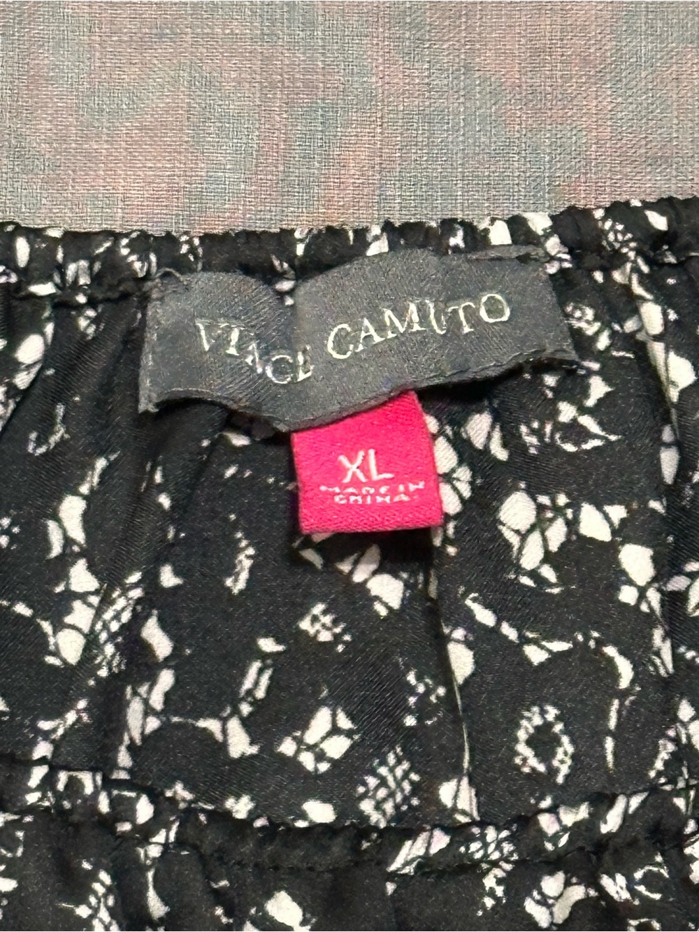 Vince Camuto Black & White Printed Peasant Blouse - Picture 2 of 6